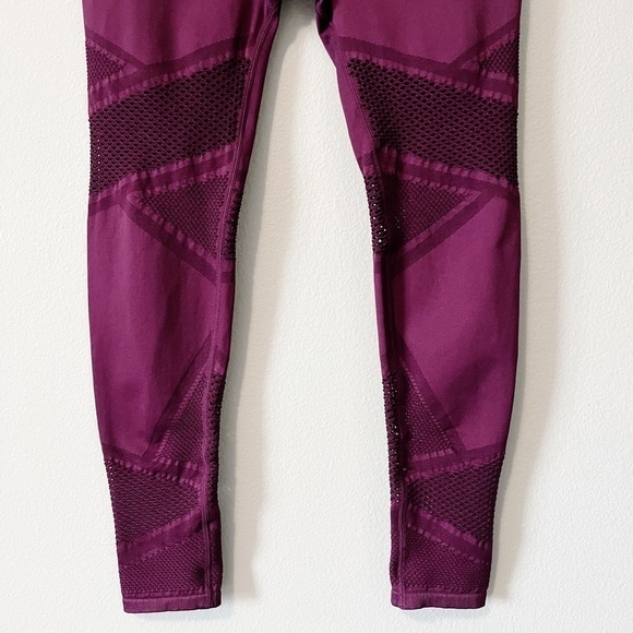 Fabletics Mosaic High Waist 7/8 Seamless Leggings Burgundy Size Small Mesh EUC - Picture 7 of 13